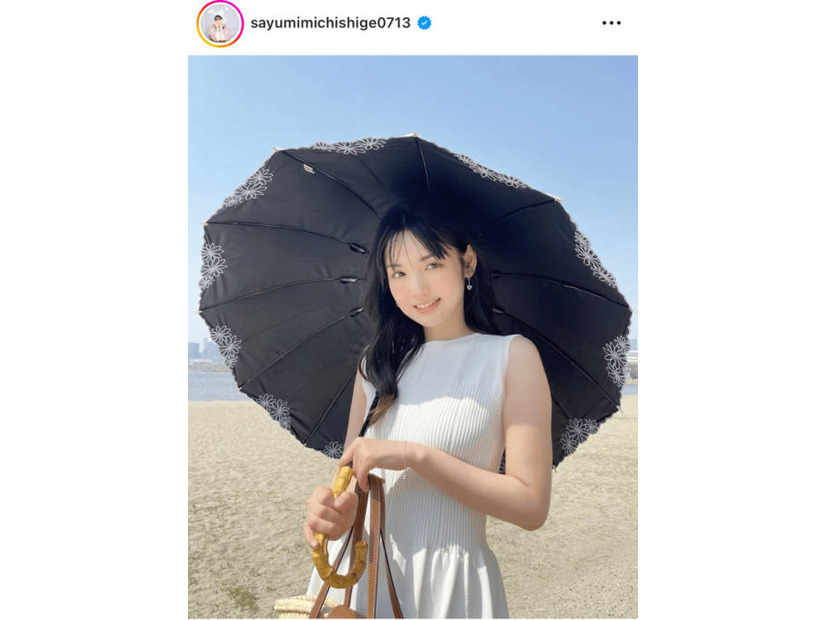 道重さゆみ、眩しい笑顔の日傘SHOTにファンうっとり「可愛いなぁ」「品があって好き」