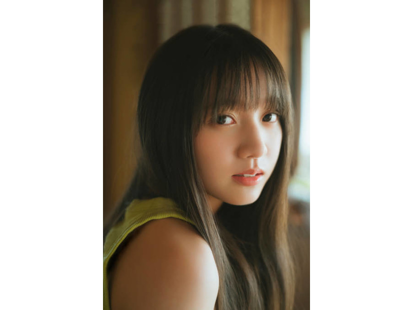 乃木坂46海邉朱莉、あふれる透明感＆印象的な表情で魅せる！グループ加入直後の等身大の姿を披露