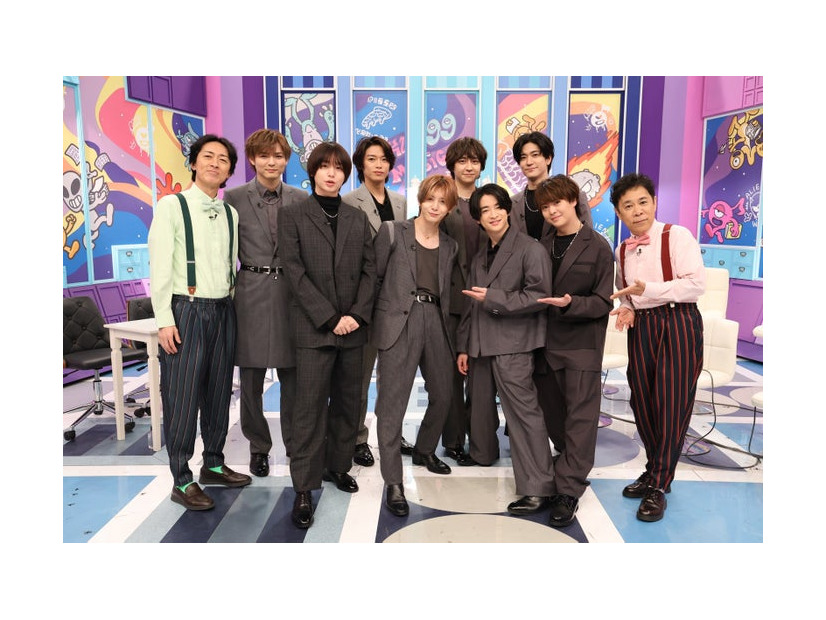 （左から）矢部浩之、薮宏太、伊野尾慧、高木雄也、山田涼介、八乙女光、知念侑李、中島裕翔、有岡大貴、岡村隆史（C）フジテレビ