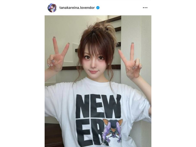 「可愛いママ」田中れいな、アニメ柄Tシャツを着こなしたピースSHOTに反響「何着ても似合う」