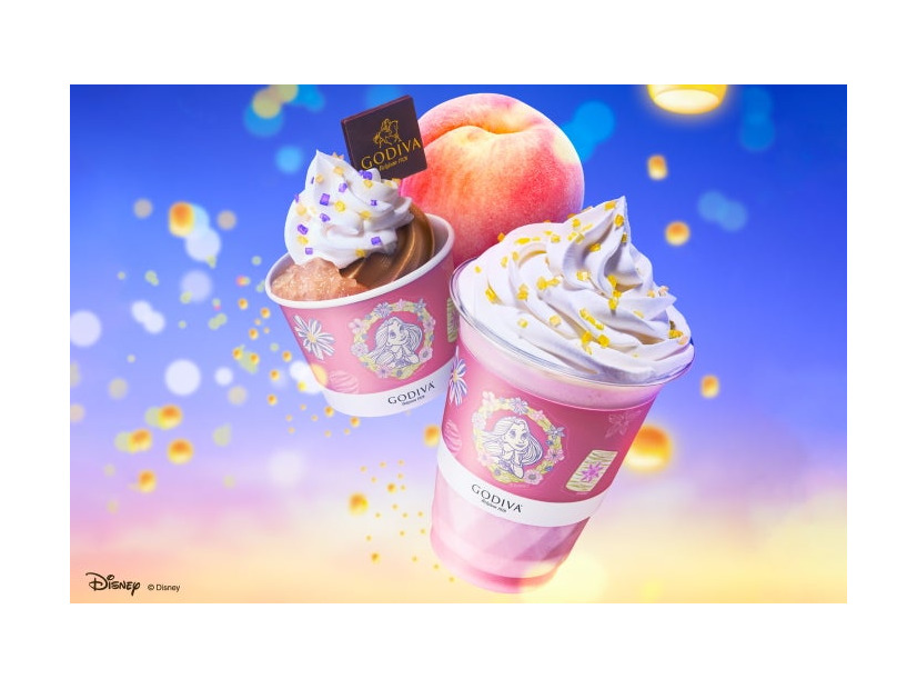 （右から）ホワイトピーチ ショコリキサー、ソフトクリーム ピーチジュレ＆チョコレート（C）Disney