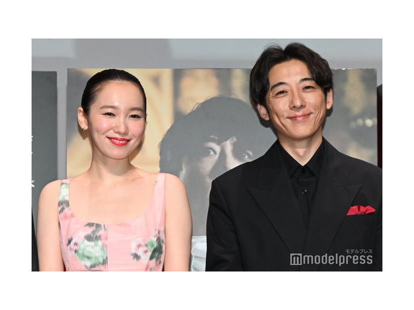 飯豊まりえ、高橋一生（C）モデルプレス