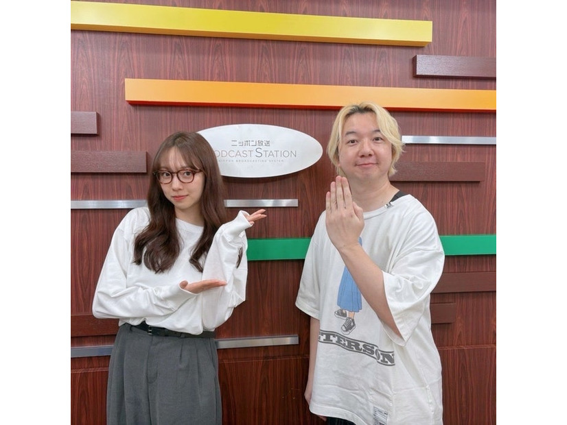 新内眞衣、相田周二（提供写真）