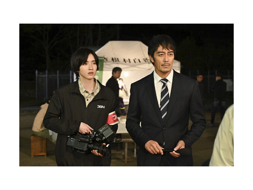 道枝駿佑、阿部寛「キャスター」第8話（C）TBS
