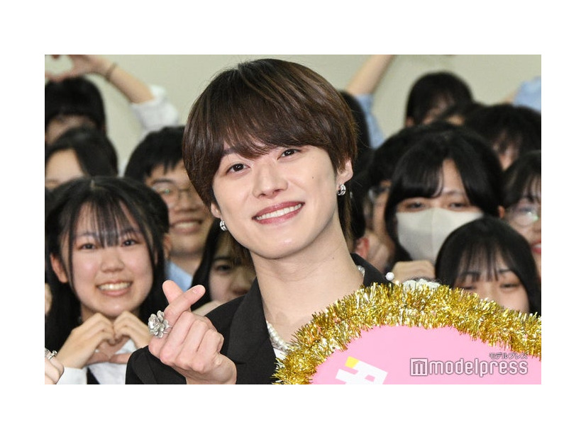 「私の孫になって」という団扇が嬉しかった大橋和也（C）モデルプレス