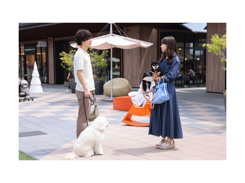 成田凌、清原果耶「初恋DOGs」第1話（C）TBS