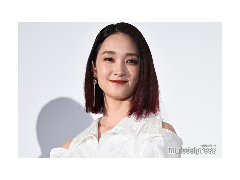 黒髪の剛力彩芽（C）モデルプレス