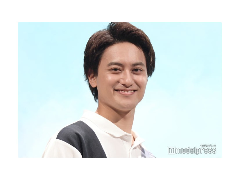 教員免許は取得していないが先生役ができた小島健（C）モデルプレス