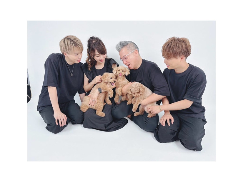 渡辺美奈代、夫と息子たち＆“愛犬3姉妹”との幸せ家族SHOTに反響「素敵すぎます」「もう最高」