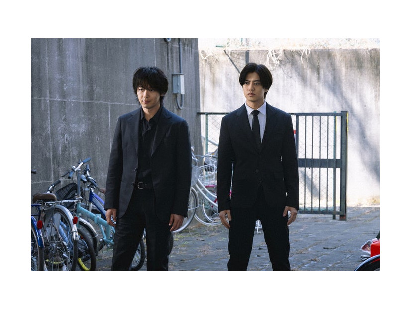中村倫也、高橋海人「DOPE 麻薬取締部特捜課」第1話（C）TBS