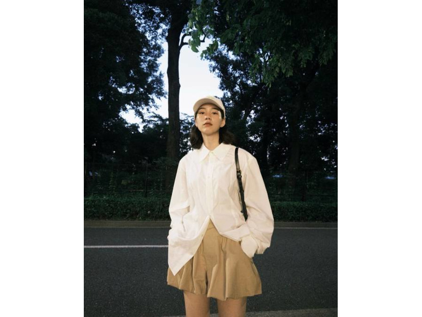「足綺麗」のん、ほっそり美脚のミニ丈私服コーデに反響「スタイル抜群」「異次元のオシャレ」