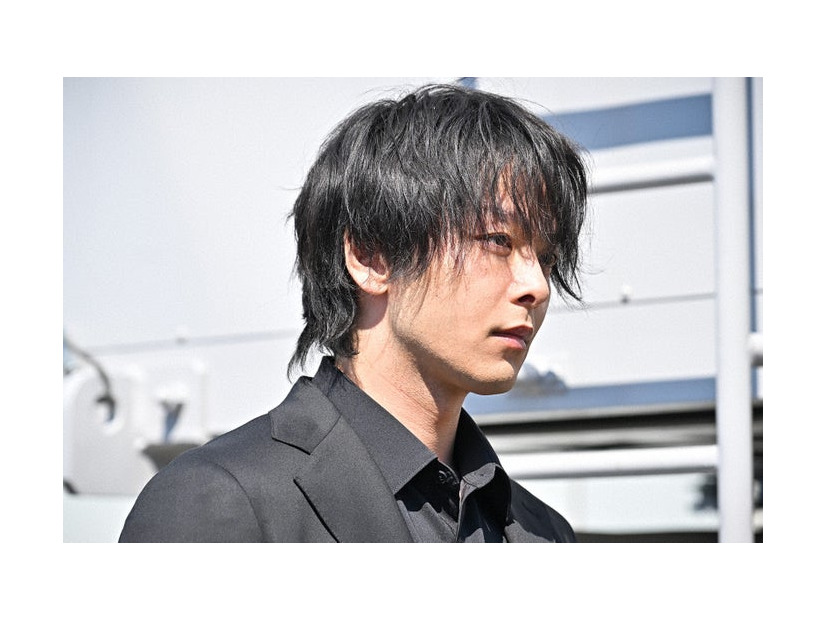 中村倫也「DOPE 麻薬取締部特捜課」第1話（C）TBS