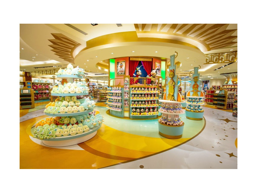 ディズニーストア 東京ディズニーリゾート店（C） Disney （C）Disney. Based on the “Winnie the Pooh” works by A.A. Milne and E.H. Shepard.