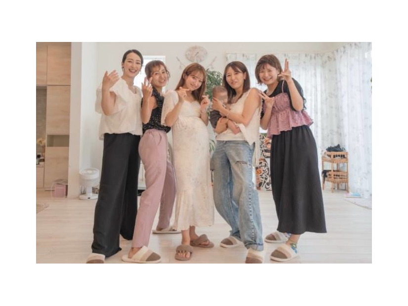 第5子妊娠中の辻希美、20年来の友人との笑顔SHOTを公開「昔話にまぁ～花が咲く」