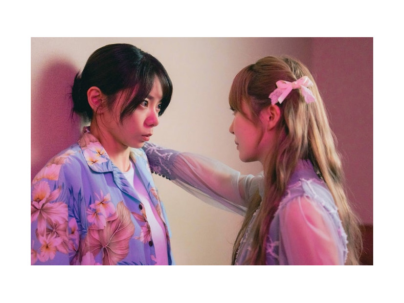 森カンナ、加藤史帆（C）「彩香ちゃんは弘子先輩に恋してる 2nd Stage」製作委員会・MBS／第3話より
