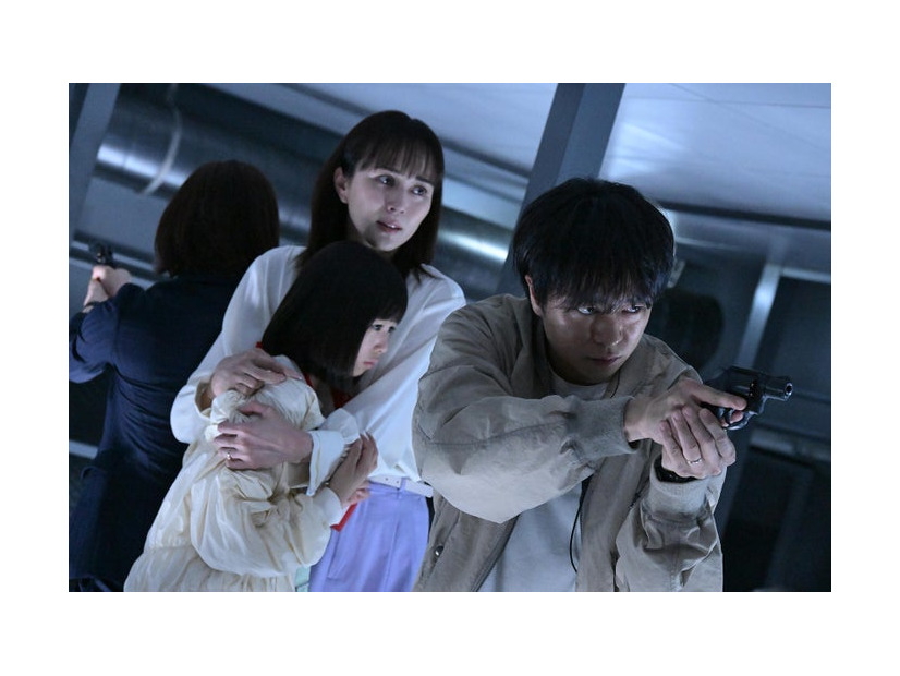 比嘉愛未、吉田帆乃華、櫻井翔（C）日本テレビ