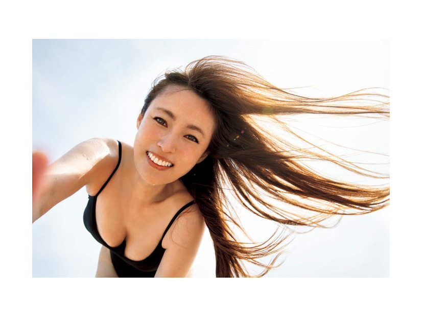 深田恭子「AO」（C）集英社／ND CHOW or （C）SHUEISHA／ND CHOW