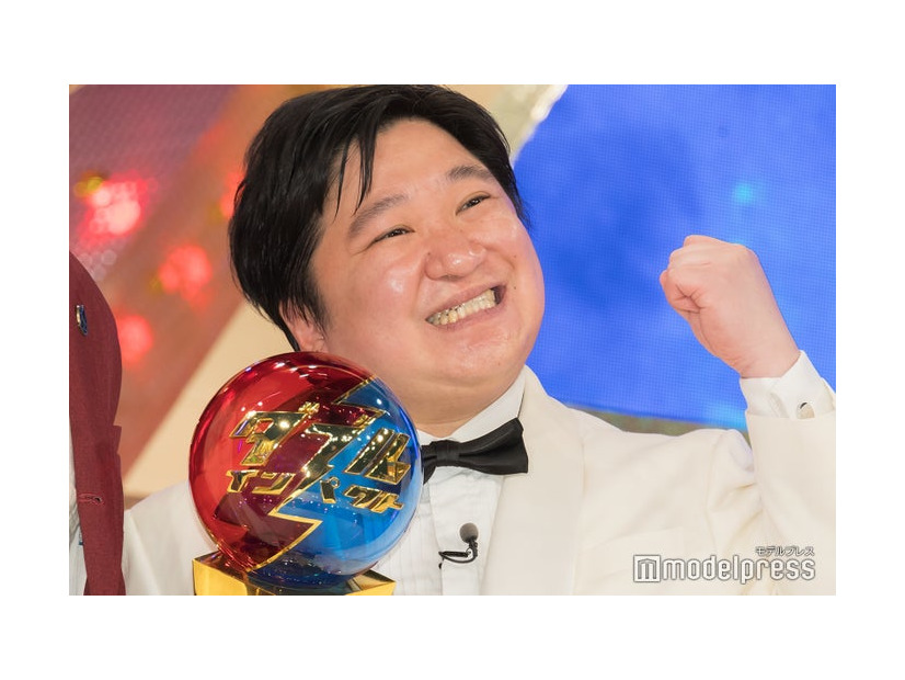 「アサヒビール スマドリ ダブルインパクト 漫才＆コント二刀流No.1決定戦2025」優勝者記者会見に出席したケツ（C）モデルプレス