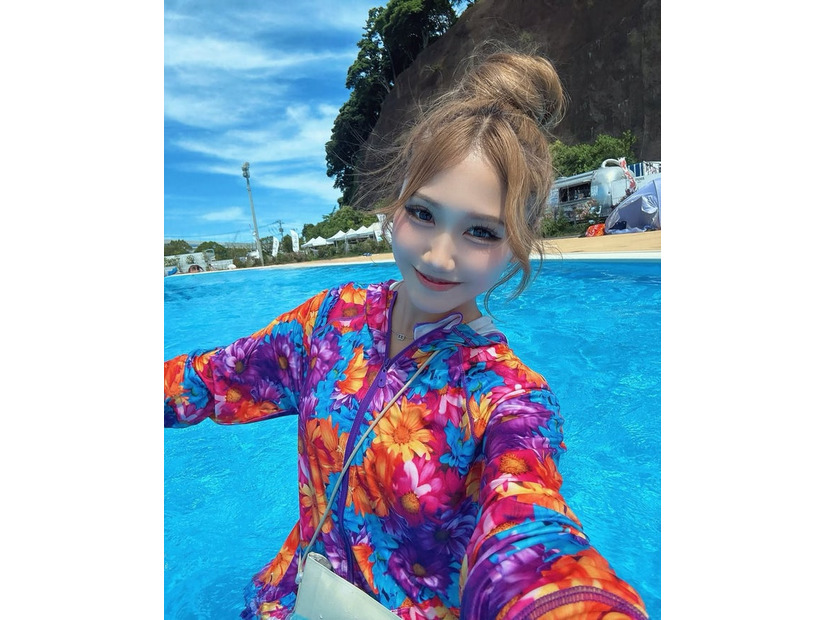 イメチェン前の佐藤芹菜／公式Instagramより