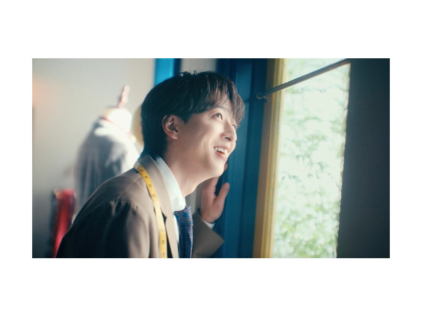 寺西拓人／新WEB-CM「仕立て屋“TAILOR”オープン」篇より（提供写真）