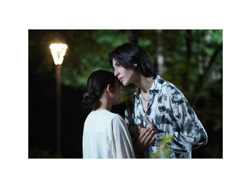 カヲル、愛実を追いかけいきなり抱きしめる！驚く愛美は…『愛の、がっこう。』４話