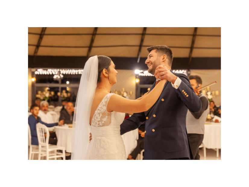 アメリカの結婚式で…「えっ、こんなに？」日本と”まったく違う雰囲気”に「体力やば！」「楽しそう」