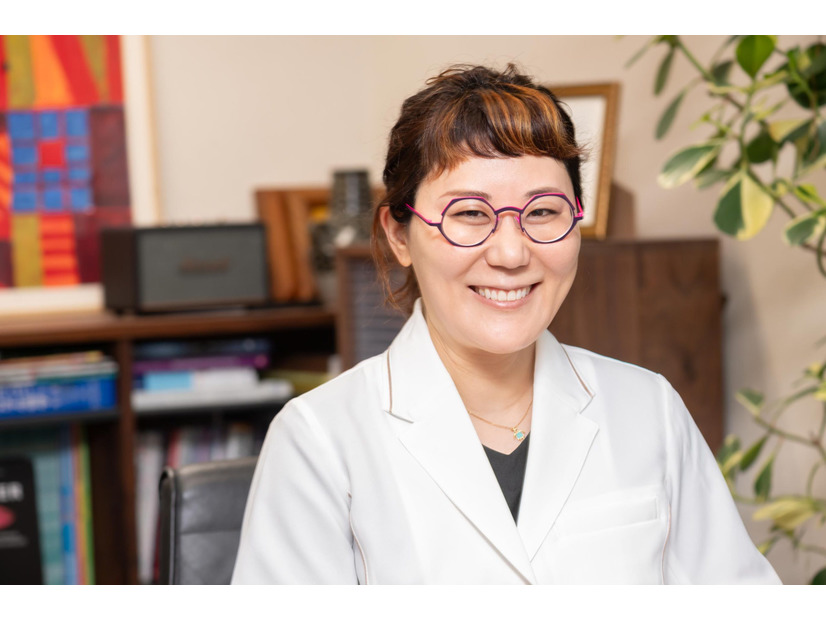「最近なんだか髪の分け目が薄くなった」そんな更年期世代女性が「知っておくべきこと」は？薄毛の専門家に聞く「薄毛・脱毛症治療の最新事情」