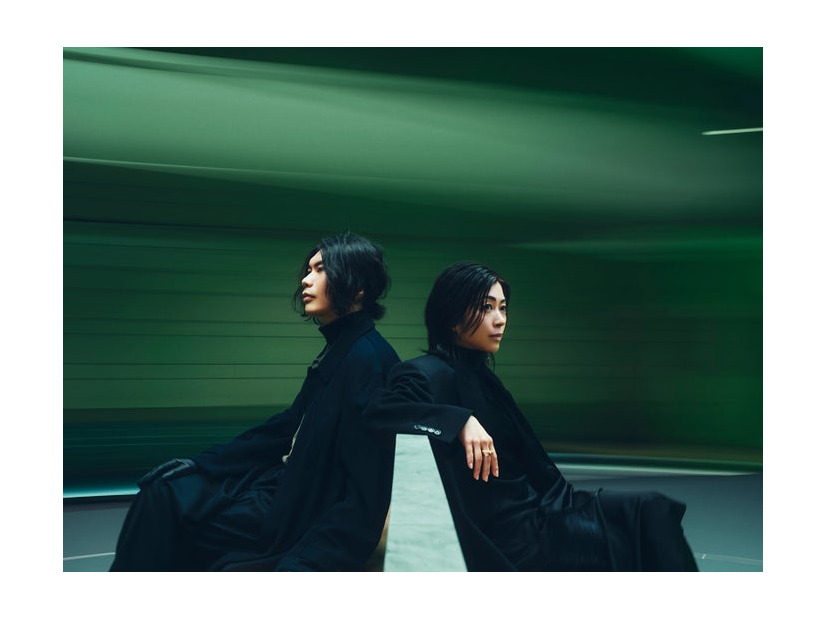米津玄師、宇多田ヒカル  アーティスト写真／Photo by 山田智和