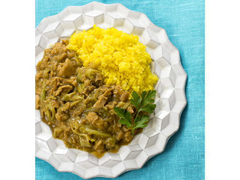 10分で完成「魚肉ソーセージとキャベツのキーマカレー」。低カロリー高タンパクな「魚肉ソーセージ」で、夏を乗り切る！