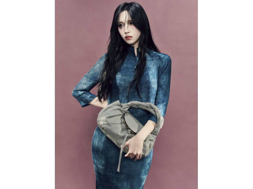 TWICE・MINA、美ボディラインが際立つドレスSHOTにうっとり…フェンディを纏い“現代のミューズ”を体現