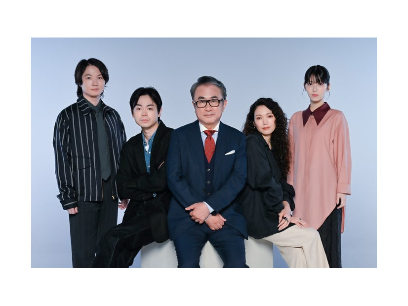 （左から）神木隆之介、菅田将暉、三谷幸喜、二階堂ふみ、浜辺美波（C）フジテレビ