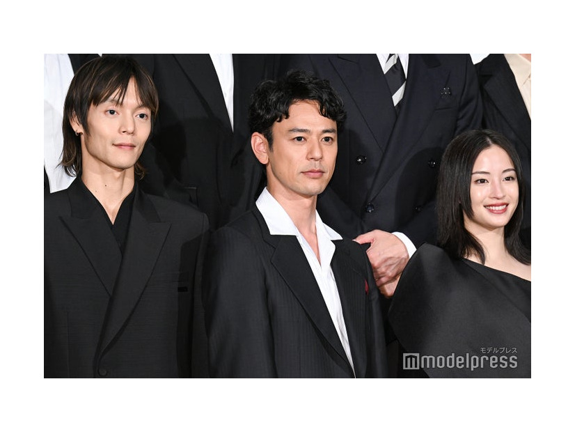 映画「宝島」東京プレミアに登壇した窪田正孝、妻夫木聡、広瀬すず（C）モデルプレス