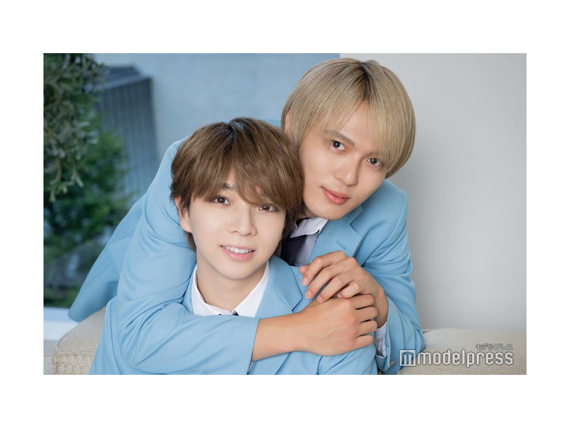 モデルプレスのインタビューに応じた塩崎太智、加藤大悟（C）モデルプレス