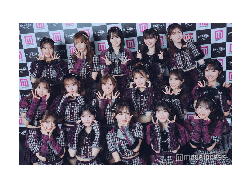 AKB48／（後列左から）正鋳真優、平田侑希、橋本恵理子、山崎空、永野芹佳（中列）下尾みう、大盛真歩、水島美結、千葉恵里、向井地美音、山内瑞葵（前列）倉野尾成美、八木愛月、小栗有以、佐藤綺星、秋山由奈（C）モデルプレス