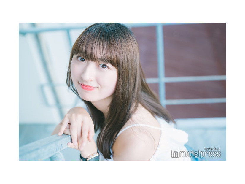 モデルプレスのインタビューに応じた早藤李紗さん（C）モデルプレス