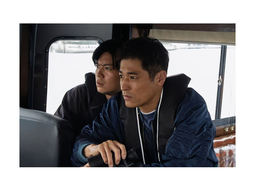 加藤シゲアキ、佐藤隆太「新東京水上警察」（C）フジテレビ