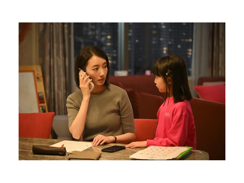 波瑠、池村碧彩「フェイクマミー」第1話（C）TBS