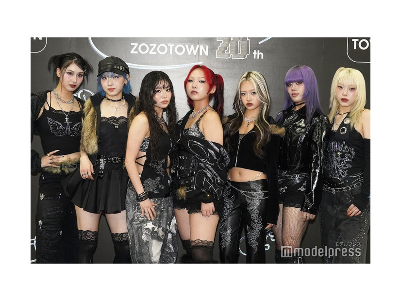 HANA／MOMOKA、JISOO、KOHARU、CHIKA、YURI、NAOKO、MAHINA（C）モデルプレス