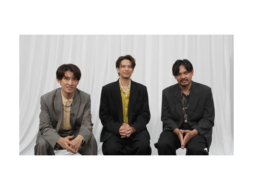 向井康二、森崎ウィン、チャンプ・ウィーラチット・トンジラー監督（C）2025「（LOVE SONG）」製作委員会