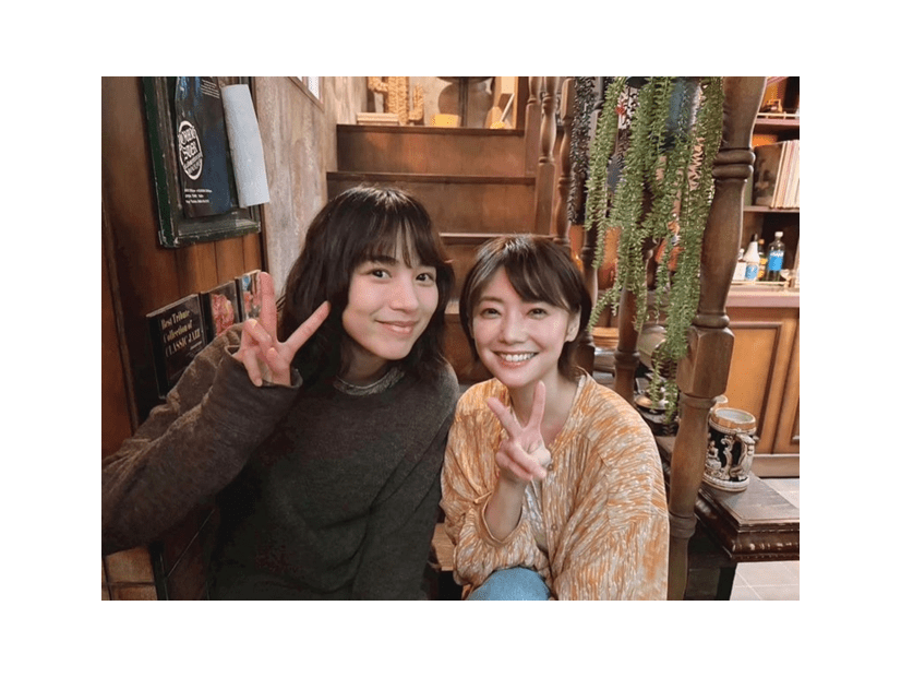 のん、ドラマ共演の倉科カナと笑顔でパシャリ！美麗2SHOTに反響「オーラ出すぎ二人とも」