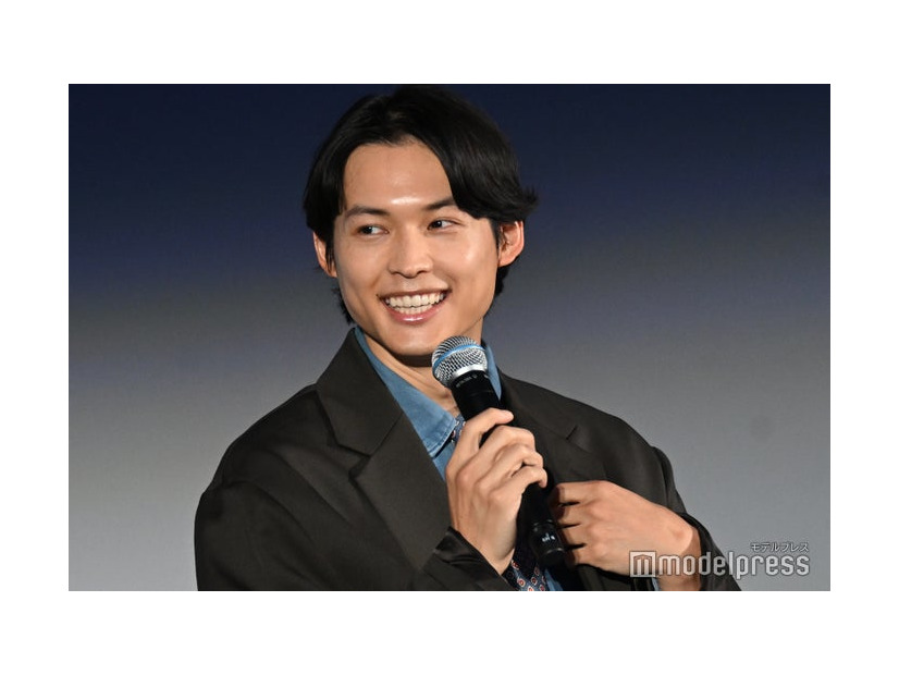 生解説で2ミスしたことを嘆く松村北斗（C）モデルプレス