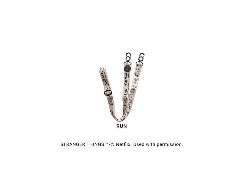 iFace Hang and ショルダーストラップ 4,300円（税込4,730円）