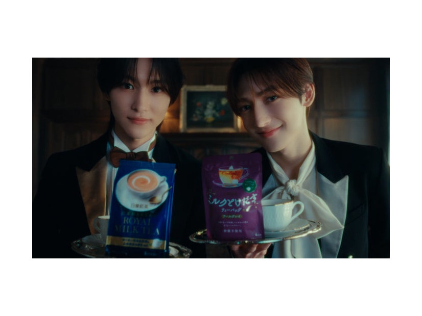 ROIROM／新WebCM「あなたはどっちのミルクティー？」篇より（提供写真）