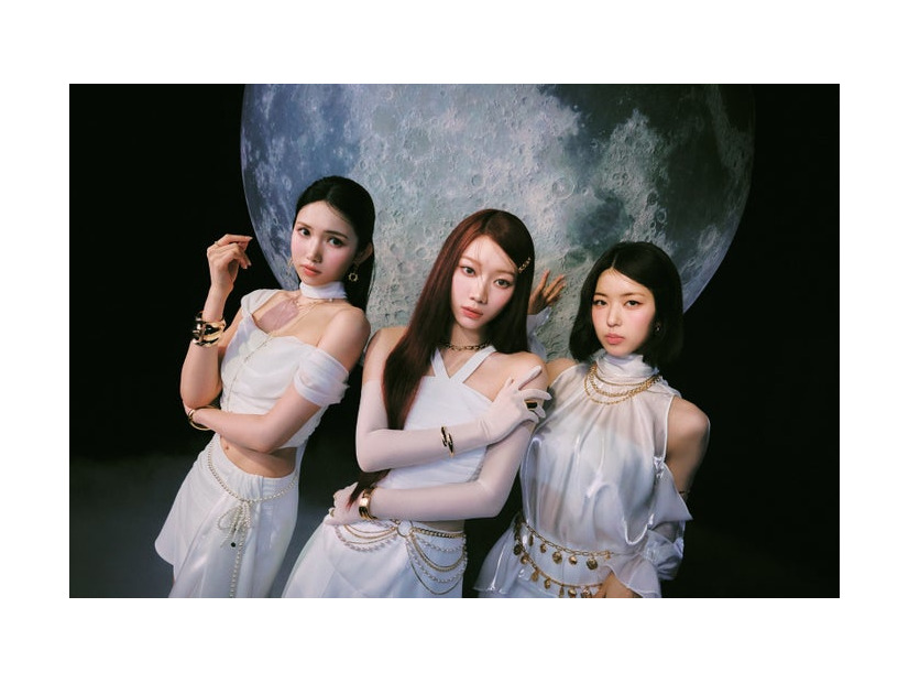 IS:SUE 4TH SINGLE「PHASE」集合アー写（C）LAPONE GIRLS