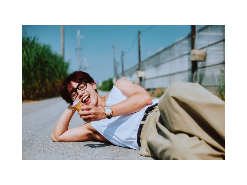 THE RAMPAGE神谷健太、逞しい二の腕にドキドキ！初の写真集は「光と影」をテーマに素の魅力が光る