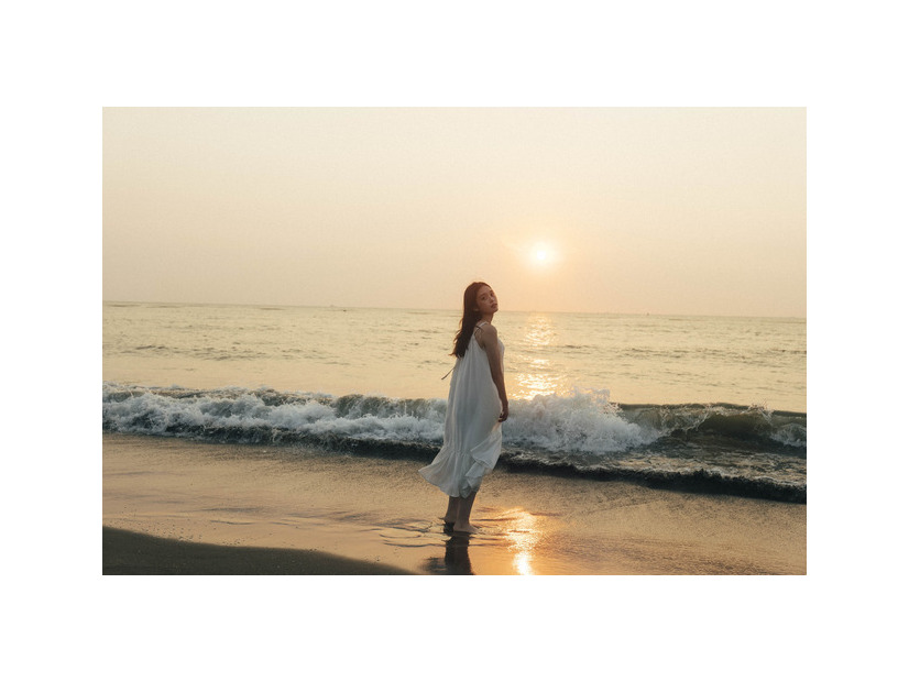 「高石あかりファースト写真集 幻灯」（東京ニュース通信社刊） 撮影／横山マサト