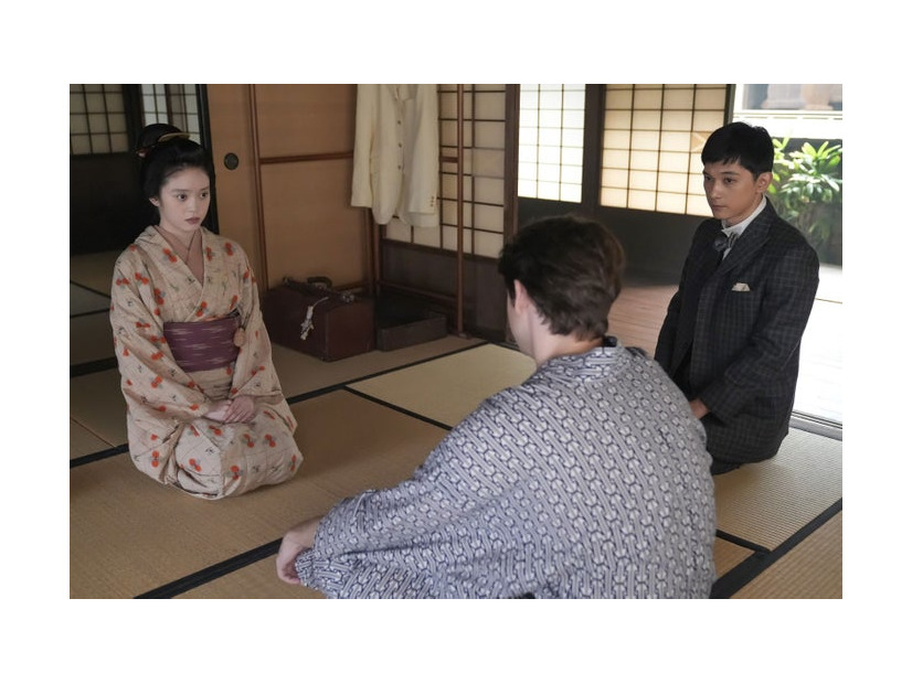 高石あかり、トミー・バストウ、吉沢亮「ばけばけ」第31話（C）NHK