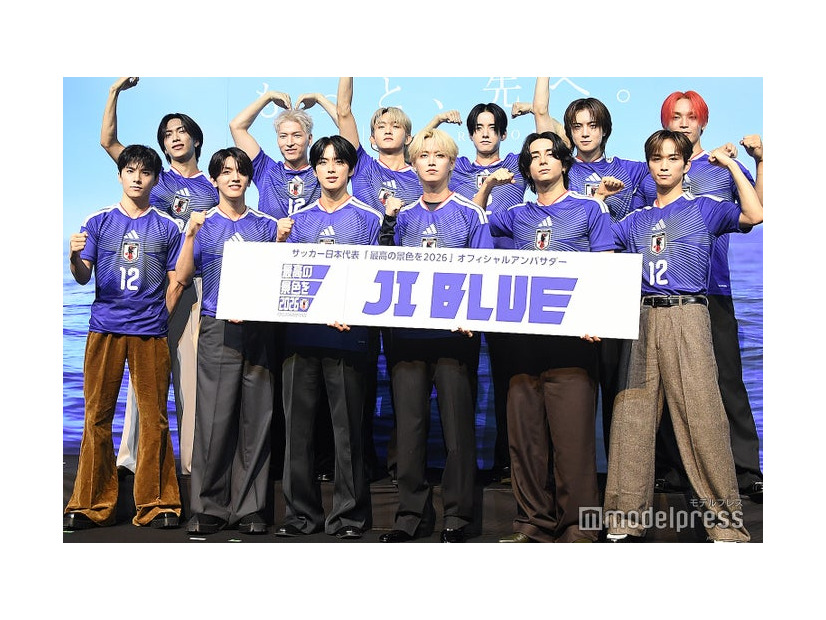 （左から時計回り）池崎理人、金城碧海、田島将吾、佐藤景瑚、佐野雄大、與那城奨、後藤威尊、西洸人、白岩瑠姫、河野純喜、高塚大夢、川西拓実（C）モデルプレス