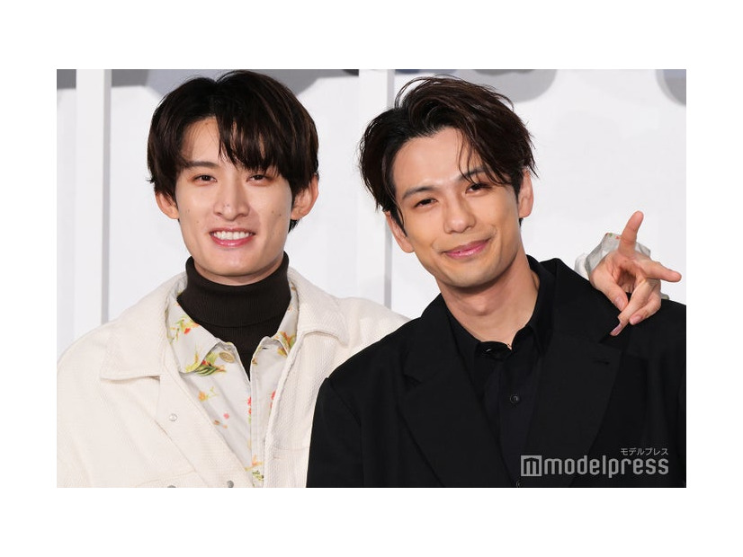 「（LOVE SONG）」 ⼤ヒット御礼舞台挨拶に出席した向井康二、森崎ウィン（C）モデルプレス
