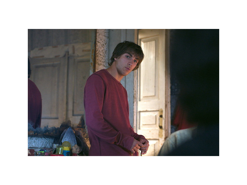 『CROSSING　心の交差点』© 2023 French Quarter Film AB, Adomeit Film ApS, Easy Riders Films, RMV Film AB, Sveriges Television AB